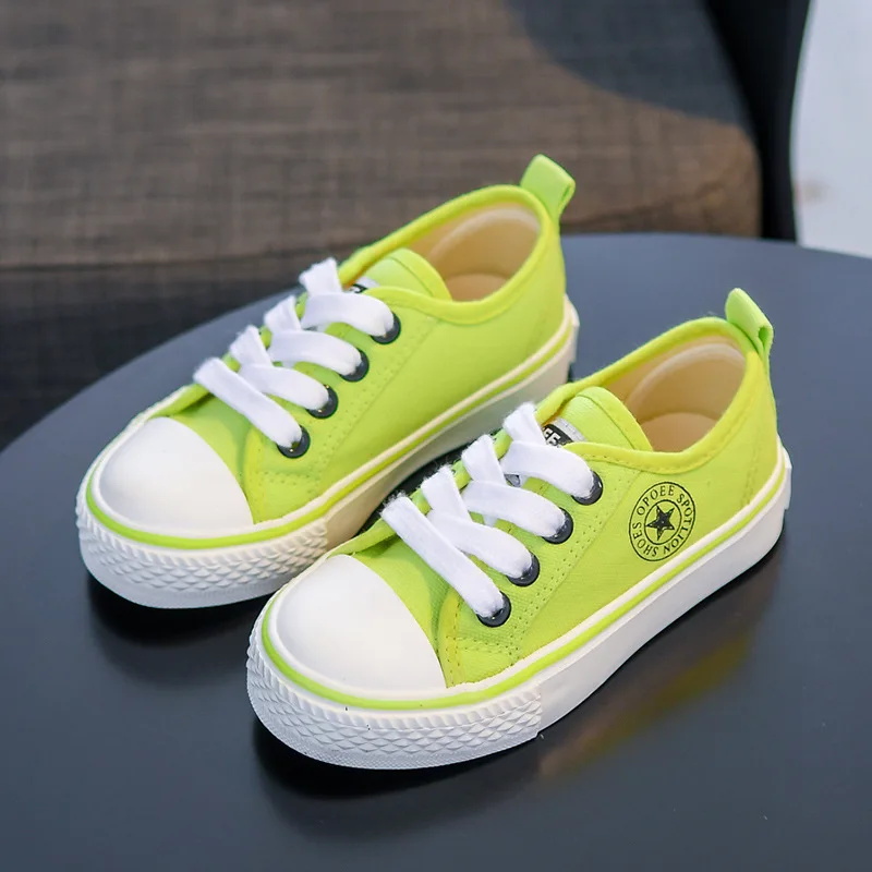 Otroška obutev 2021 pomlad fantje in dekleta platno čevlji fluorescentne barve nizko-top mehko dno dihanje priložnostne čevlji