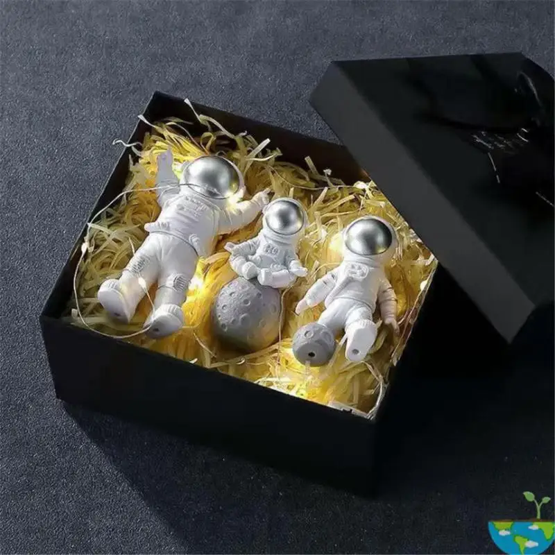 Ustvarjalni Dom Srčkan Mizo Namizni Astronavt Figurice Miniature Astronavt Dekoracijo Obrti Nordijska Preprostost Slog Zlata/Srebrna