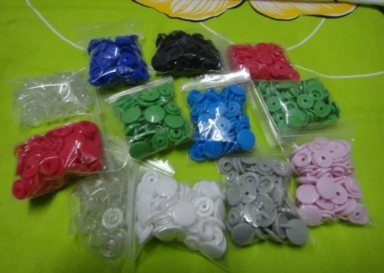 Brezplačna dostava 20 določa KAM pripni gumb za šivanje otroške barve plastično zapiralo, ki ga potisnite gumb B25 Tan barvo