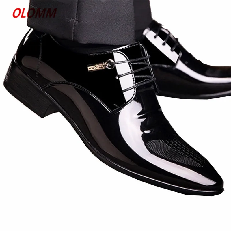 Novo prišli mens lakastega usnja čevlji moški obleko čevlje čipke Konicami prstov poroka, Poslovni Black Brown Moških Formalno Čevlji