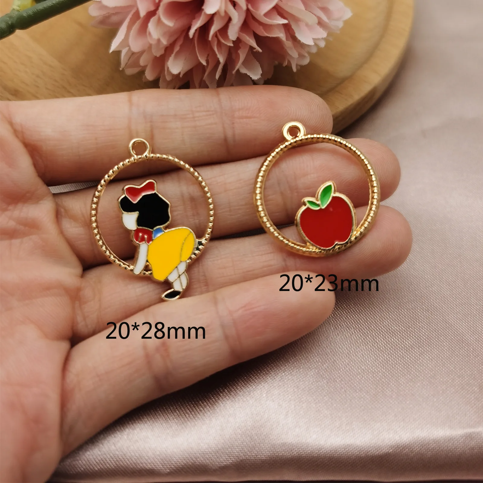 10pcs Nova Risanka Obesek DIY Ročno izdelani Uhani Princesa Apple Keychain Uhani, Pribor