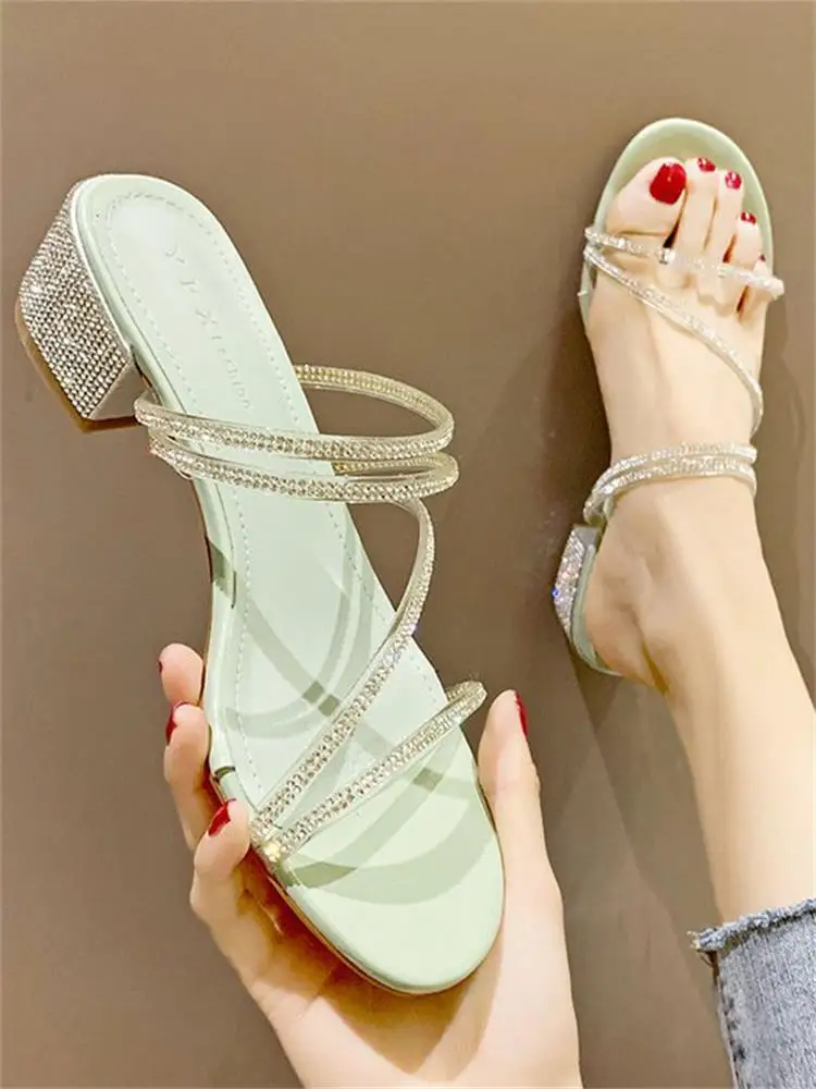 Sandali 2021 poletje nov slog korejski moda mid-pete copate all-ujemanje lepe nosorogovo ženskih čevljev, ki lahko nosili zunaj