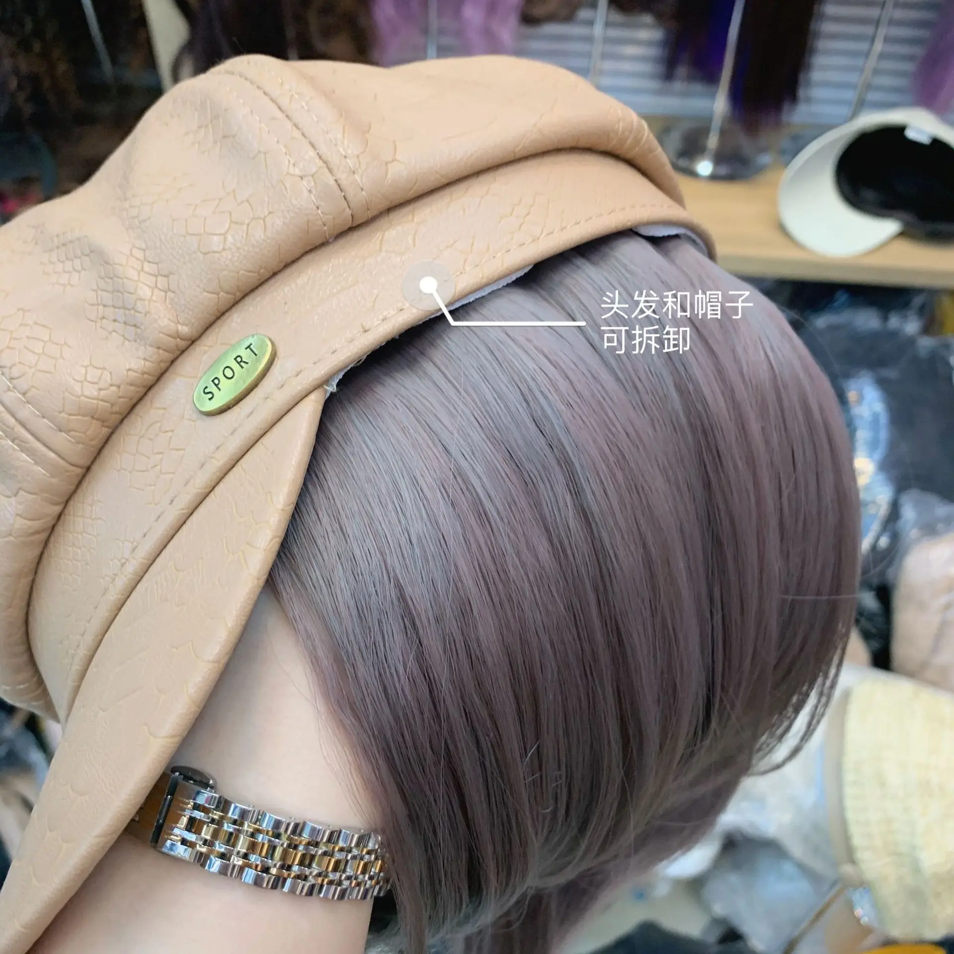 202101-shi moda Kamnitih zrn pu klobuk mozaik Kul False lase sport lady storitev Octagonal klobuk ženske prosti čas ščitniki skp