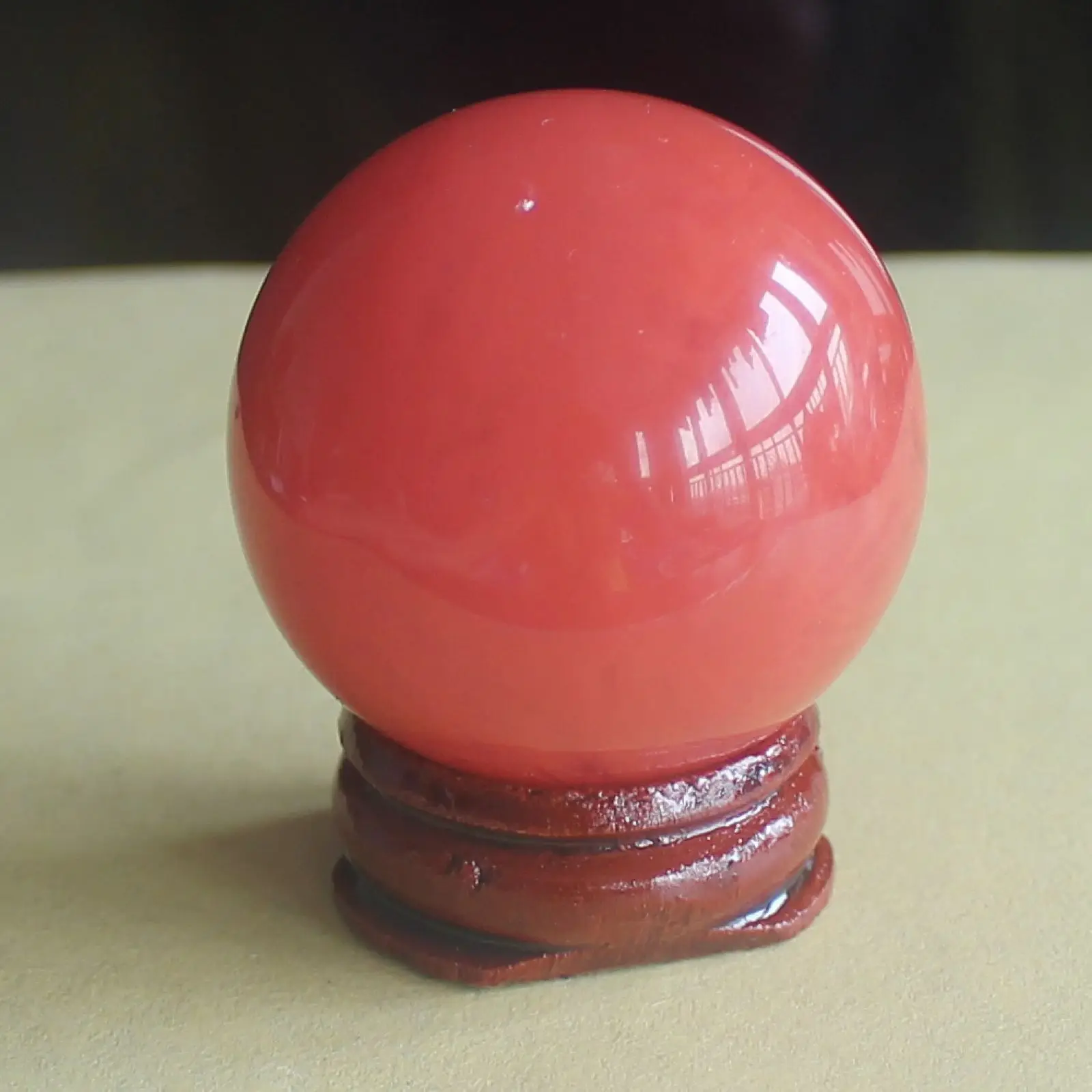 Rdeča voclano češnja quartz Področju Žogo z Lesom Stojalo Kamen Bell Čakro Zdravljenje Kristalno Reiki Obrti 40 mm