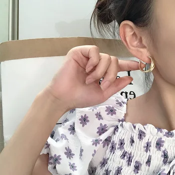 2020 Novo Bleščečo C Oblike Zlata Barva Odprite Debel Krog Hoop Uhani Za Ženske Geometrijske Posnetek Na Uhane Brez Piercing Nakit
